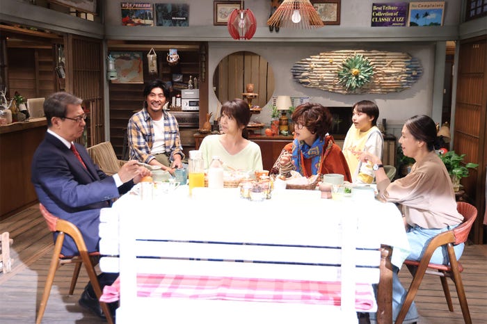 中井貴一、坂口憲二、飯島直子、内田有紀、白本彩奈、小泉今日子「続・続・最後から二番目の恋」最終話(C)フジテレビ