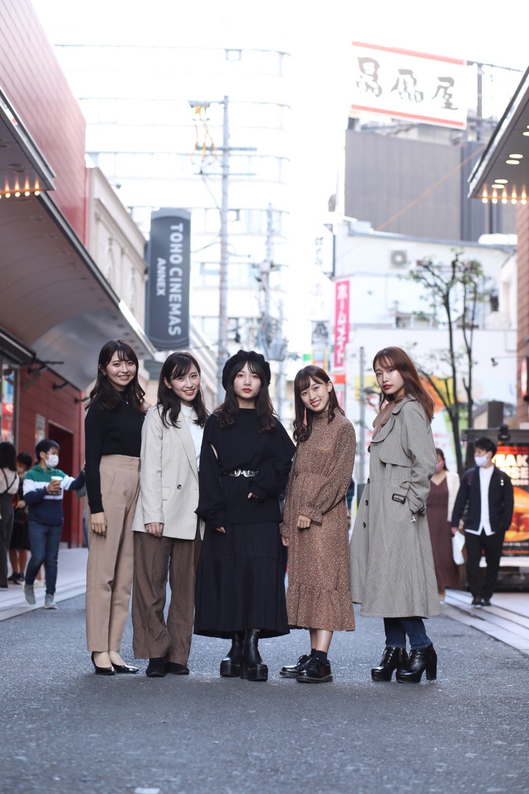 『Miss Campus KANDAI 2020』ファイナリスト（左から）岸本沙季さん、吉田沙弥香さん、加藤千絢さん、野村梨々華さん、平佐知子さん（提供写真）