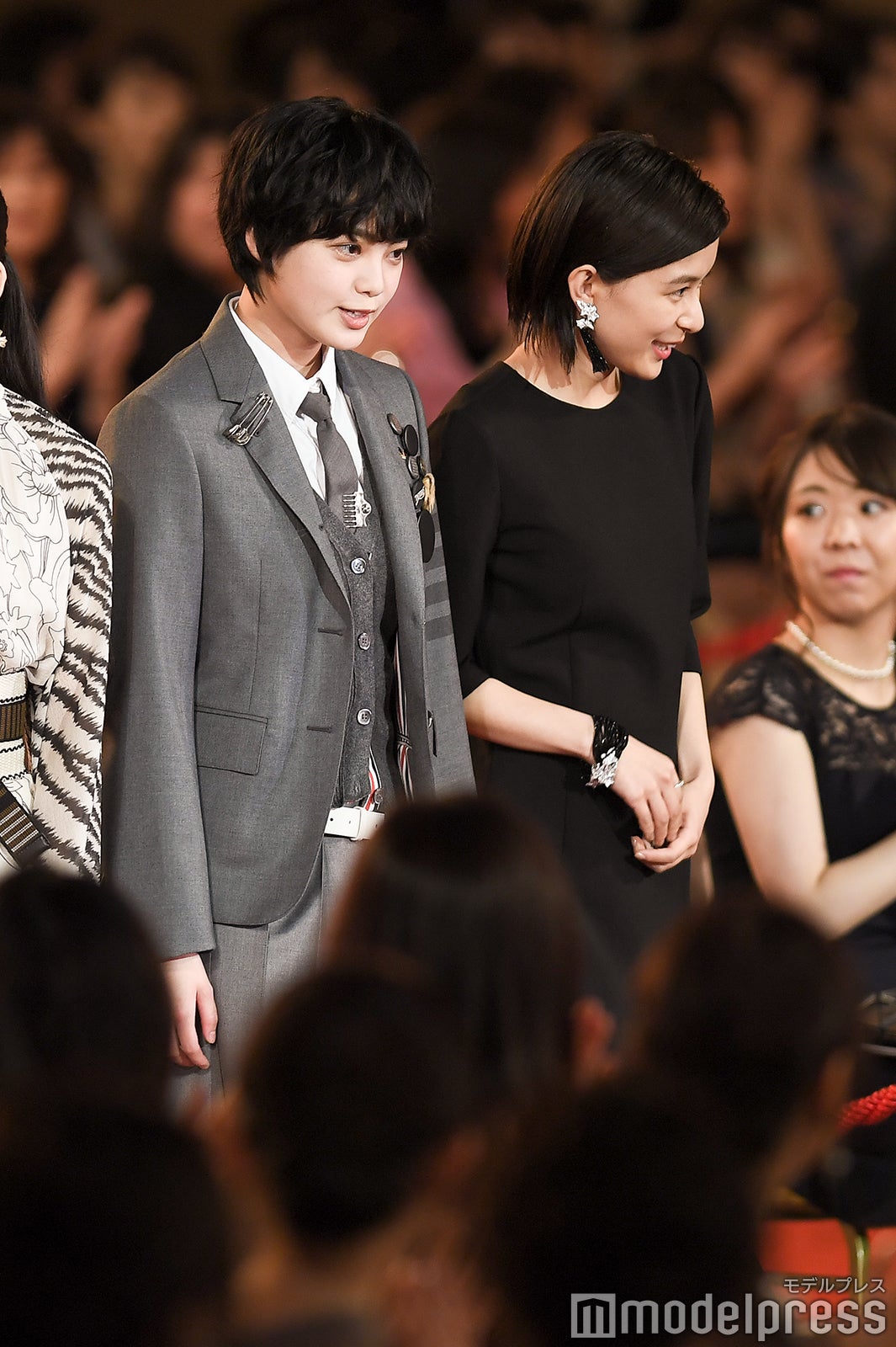 平手友梨奈、芳根京子（C）モデルプレス