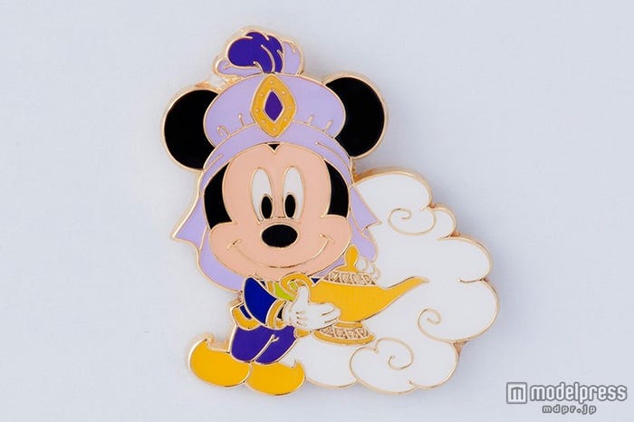 ミッキーのピンバッチ(C)Disney