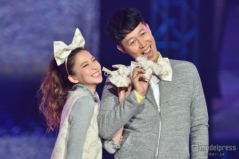 キュートにポーズ