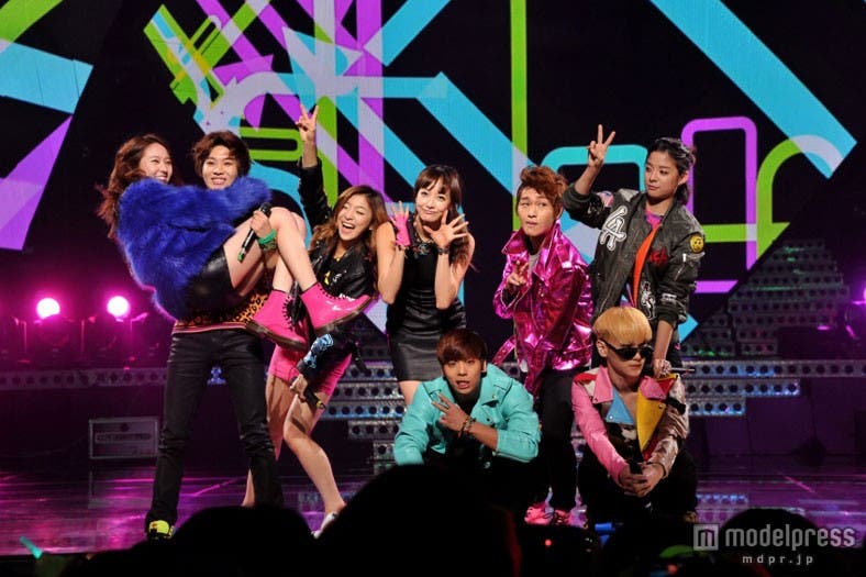 コラボステージを繰り広げたf(x)&SHINee/画像提供:MBC