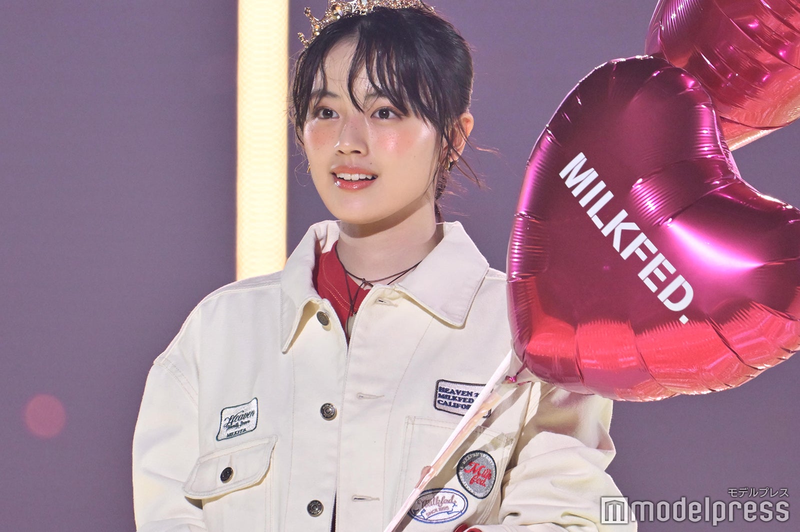 26年度朝ドラ主演の上坂樹里、遊び心溢れるワッペンジャケット着こなし【TGC2025A/W】