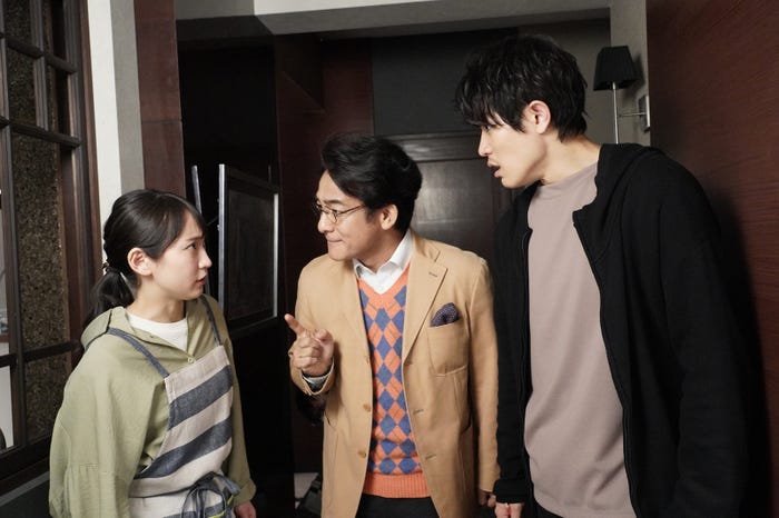 吉岡里帆、片岡愛之助、鈴木亮平「レンアイ漫画家」第5話より(C)フジテレビ