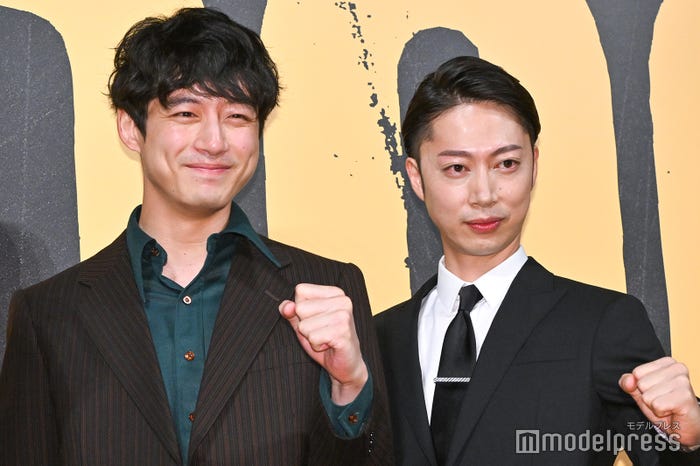 坂口健太郎、金田哲(C)モデルプレス