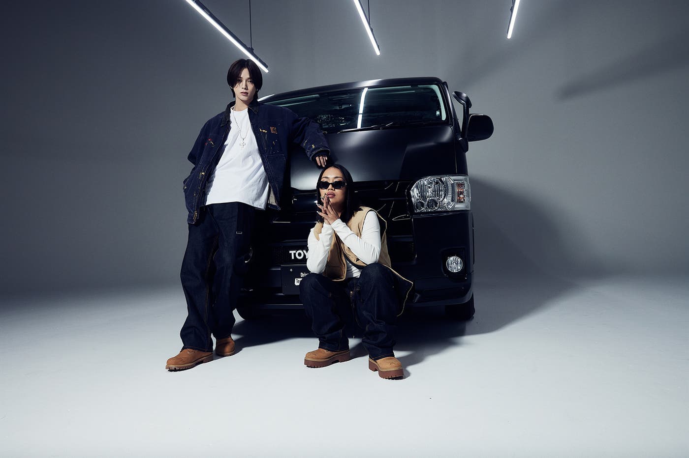 (左から)&TEAM・K、RIEHATA