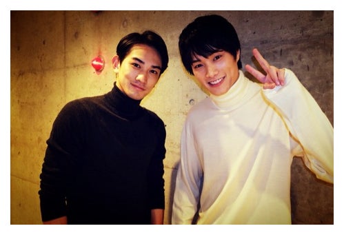 町田啓太＆鈴木伸之、“鈴町コンビ”の色違いコーデ仲良しショットにほっこり