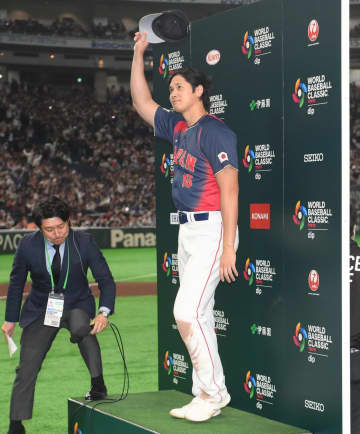 大谷翔平 お立ち台でファンに脱帽＆お辞儀「本当に応援のおかげ」決勝グランドスラム含む3安打5打点 二回10得点「あの回に尽きる」侍Jの圧勝発進に大きく貢献