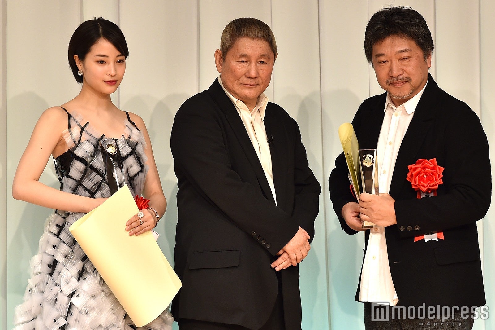 広瀬すず、ビートたけし、是枝裕和監督 （C）モデルプレス