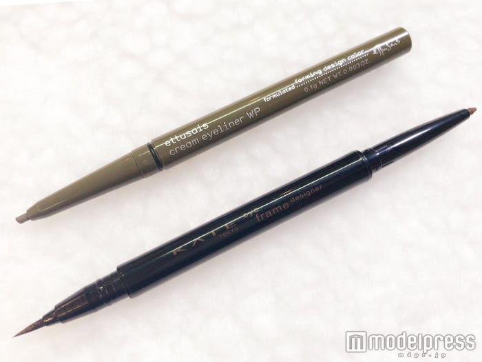 左上から【エテュセ】「クリームアイライナーWP “KH”」、【KATE】「アイフレームデザイナー“BR-1”」(C)モデルプレス