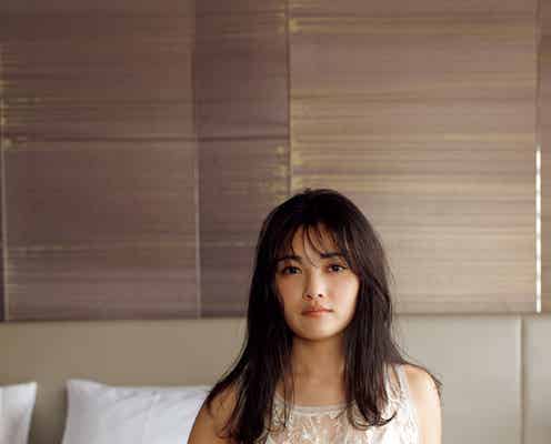 井上咲楽、艶感溢れる美ボディ披露 ベッドの上で大人な雰囲気