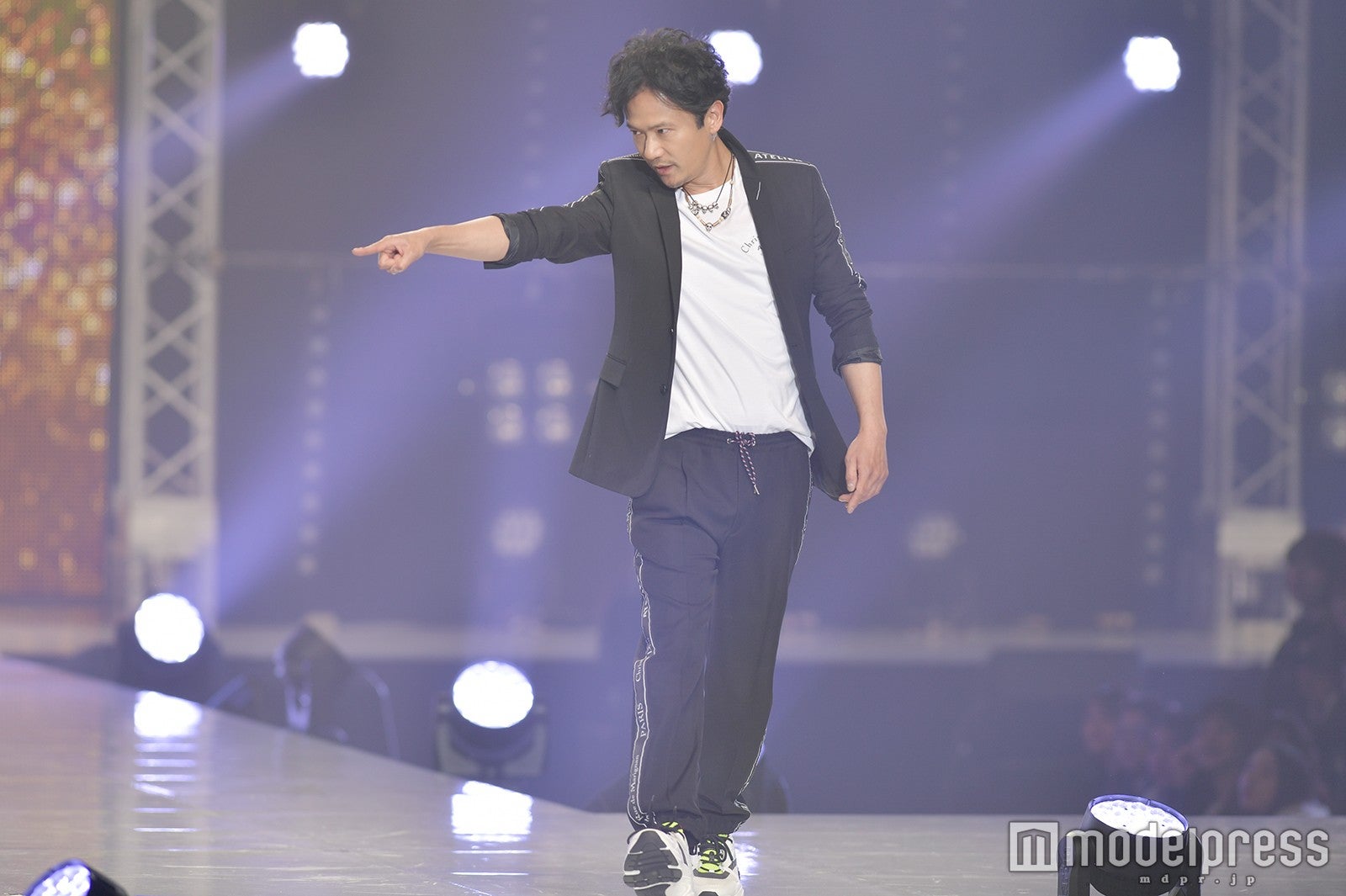 何度も指差し！さすがのファンサービス／稲垣吾郎（C）モデルプレス