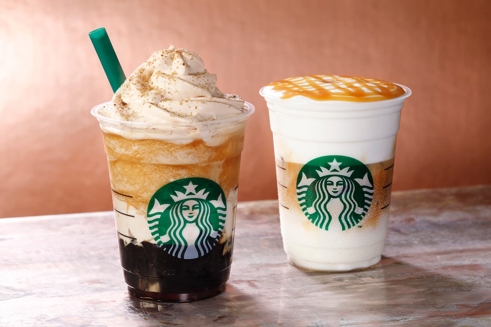 スタバ、コーヒーの贅沢感溢れる「クラフテッド コーヒー ジェリー フラペチーノ」　ジェリー＆ホイップにWで使用
