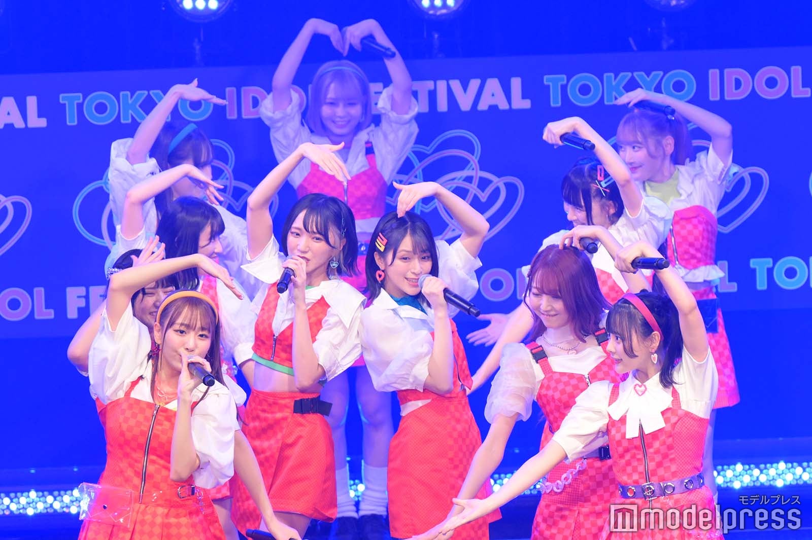 =LOVE （C）モデルプレス