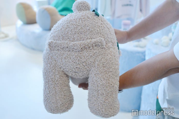 底面からティッシュを入れる、全身すべてふわもこ素材(C)モデルプレス