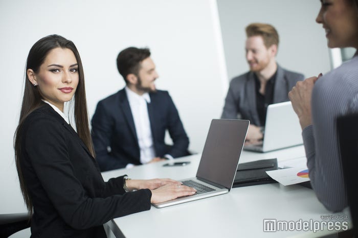 職場や趣味での出会いが多いみたい(Photo by Boggy/Fotolia)