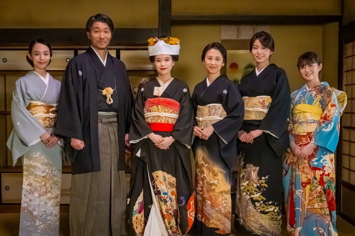 (左から)咲妃みゆ、高橋努、芳根京子、紺野まひる、森カンナ、小川彩(C)フジテレビ