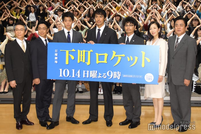 (左から)古舘伊知郎、尾上菊之助、竹内涼真、阿部寛、安田顕、真矢ミキ、立川談春(C)モデルプレス