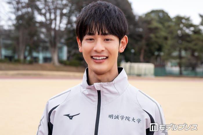 インタビューに応じた小林虎之介(C)モデルプレス