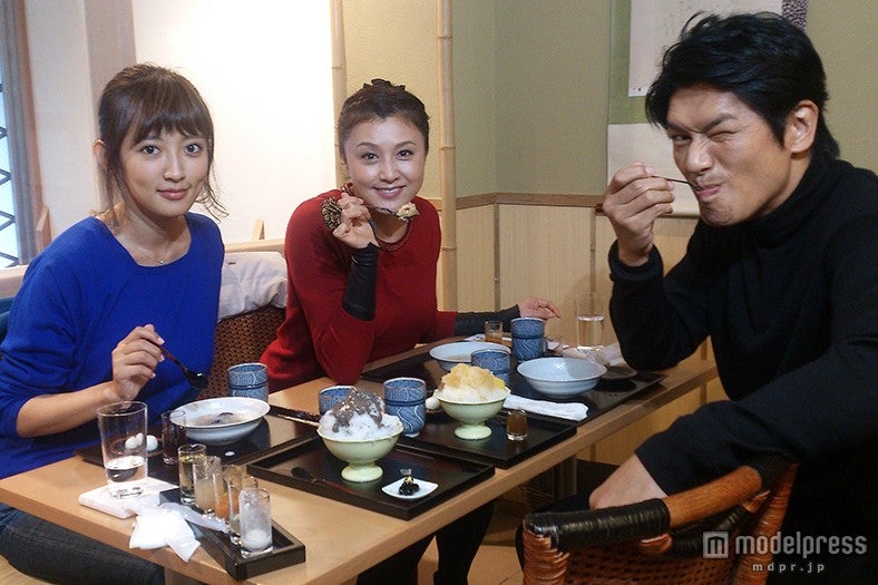 （左から）夏菜、藤原紀香、高橋克典