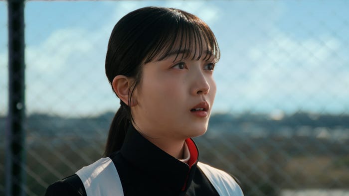 久保史緒里/テレビCMスパイシーチキンマックナゲット 「応援って意味ありますか?」篇より(提供写真)