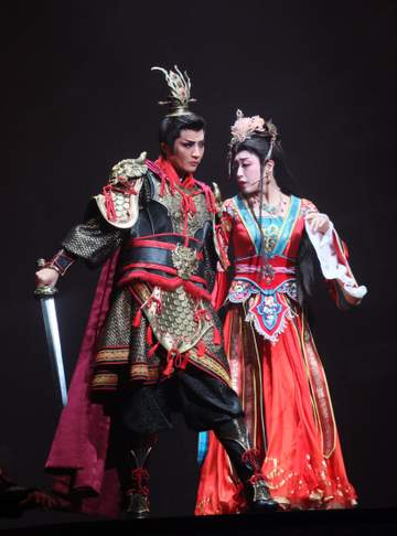 宝塚 月組「RYOHU」トップ鳳月杏、史上最強の武将・呂布で圧倒的殺陣披露