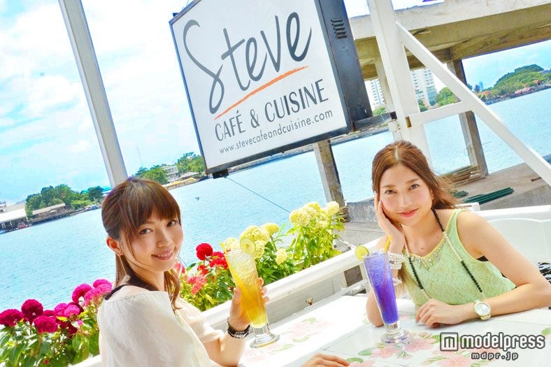 「Steve Cafe＆Cuisine」／モデル：百々さおり、富田千穂【モデルプレス】