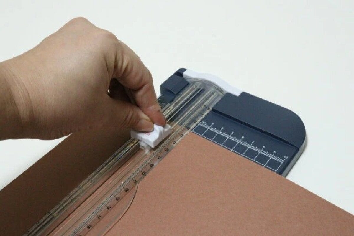 ダイソーのコスパ抜群なペーパーカッター（分度器付）