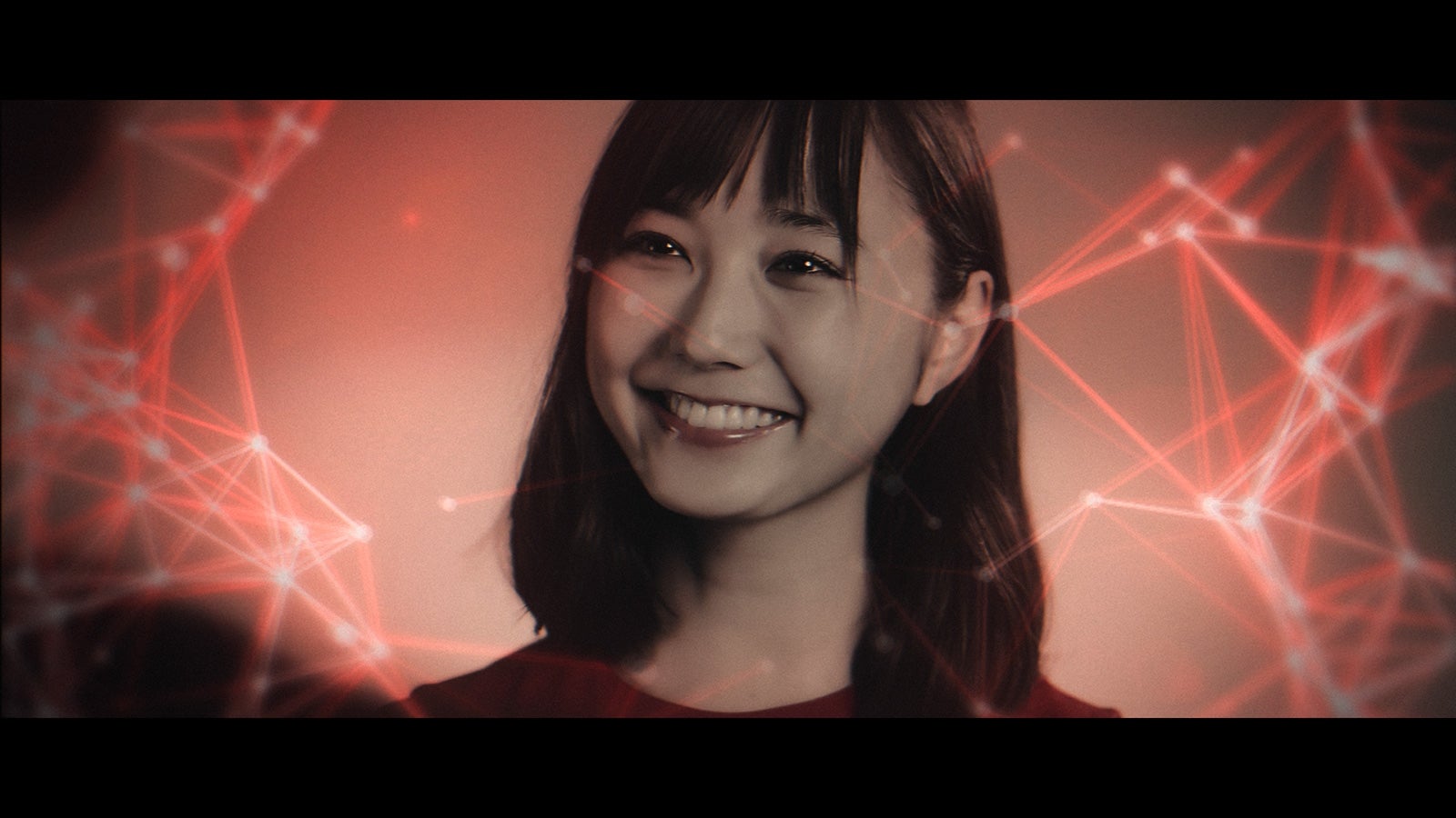 鈴木友菜／「Burning Like A Flame」MVより