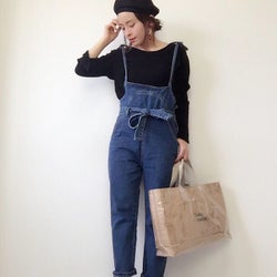 大人女子にぴったりのデニムのサロペットコーデ7選