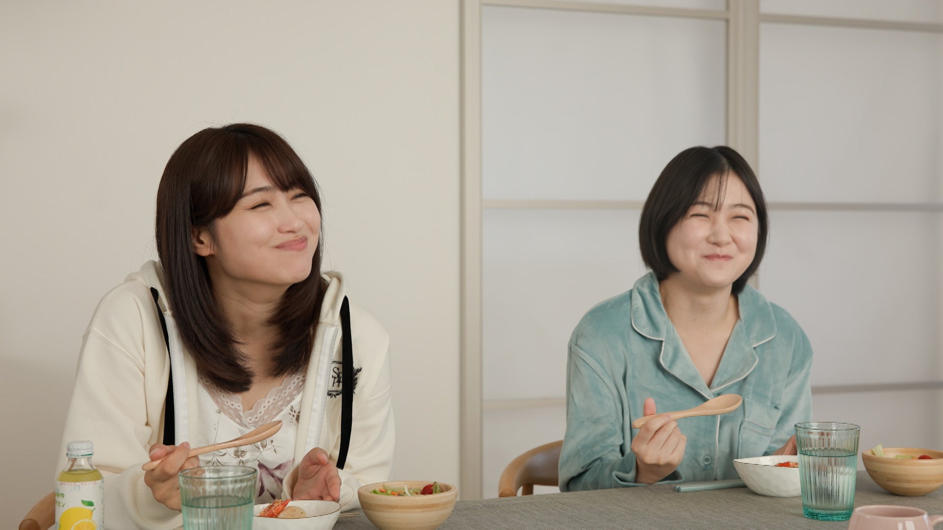 朝井瞳子、小川暖奈（C）テレビ朝日