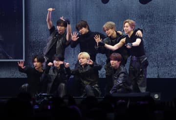 8人組ボーイズグループ「ALPHA DRIVE ONE」日本で初のショーケース開催 ファン1000人が熱狂