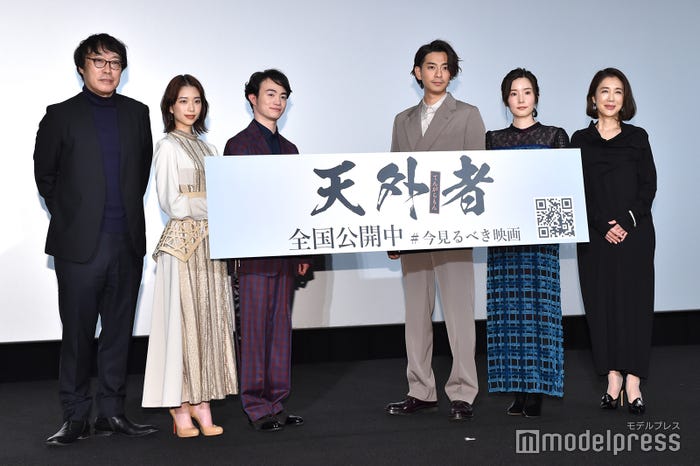 (左より)田中光敏監督、森川葵、森永悠希、(三浦春馬さん)、三浦翔平、蓮佛美沙子、筒井真理子(C)モデルプレス