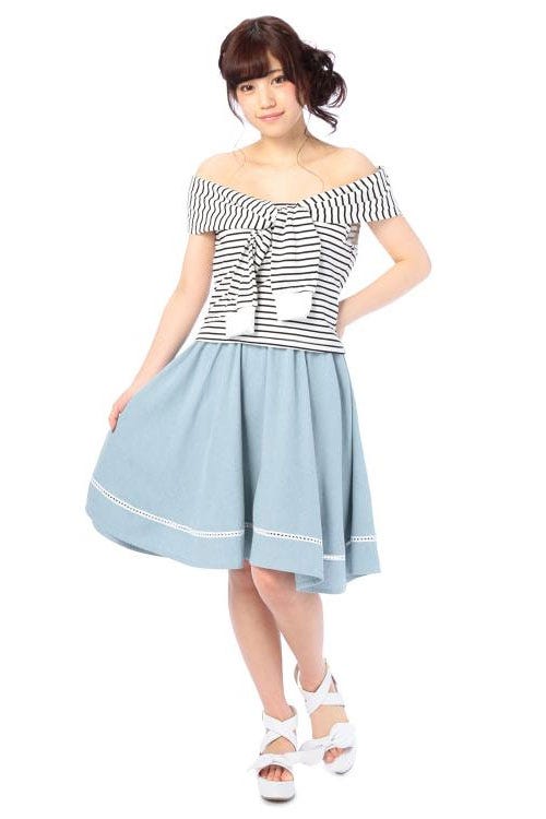 ボーダー×ダンガリーオフショルワンピース「Tralala」5,216円(税込)