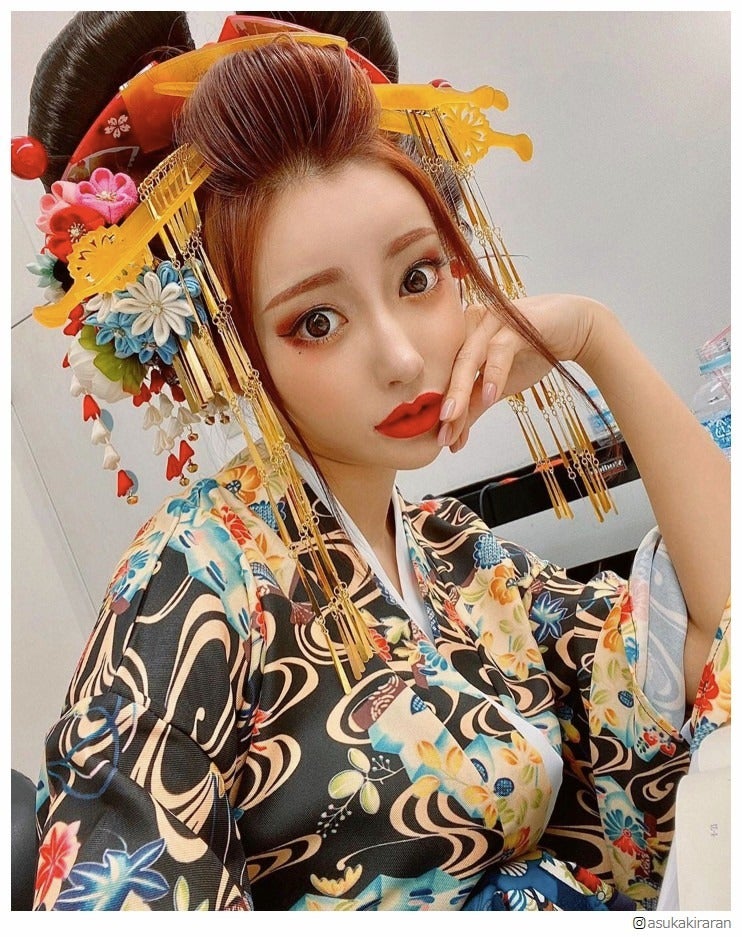 明日花キララ、ド派手花魁姿披露「御綺羅でありんす」