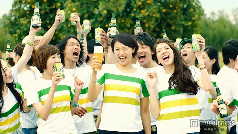 楽しいカンパイで大盛り上がりの榮倉奈々