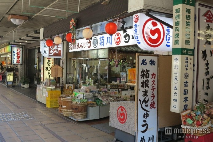 箱根湯本駅前商店街にレトロな音を響かせる「菊川商店」