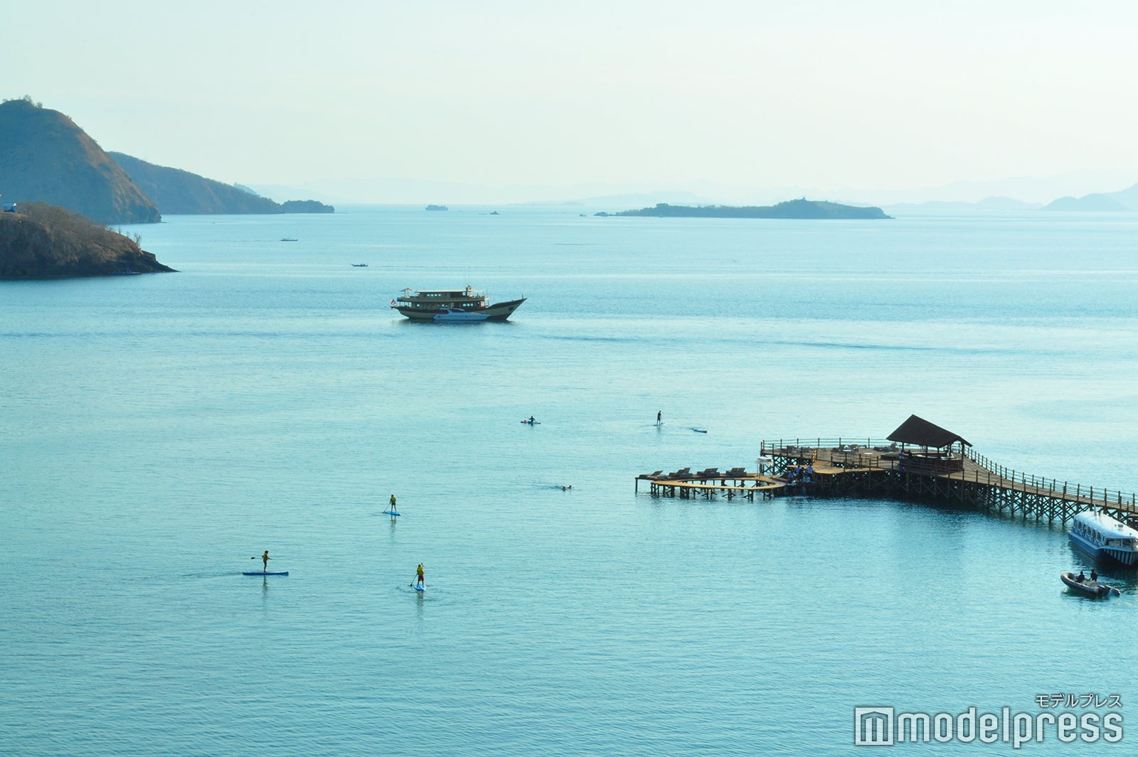 多くの人が、思い思いにSUP、カヤック、シュノーケルを楽しむ（C）モデルプレス