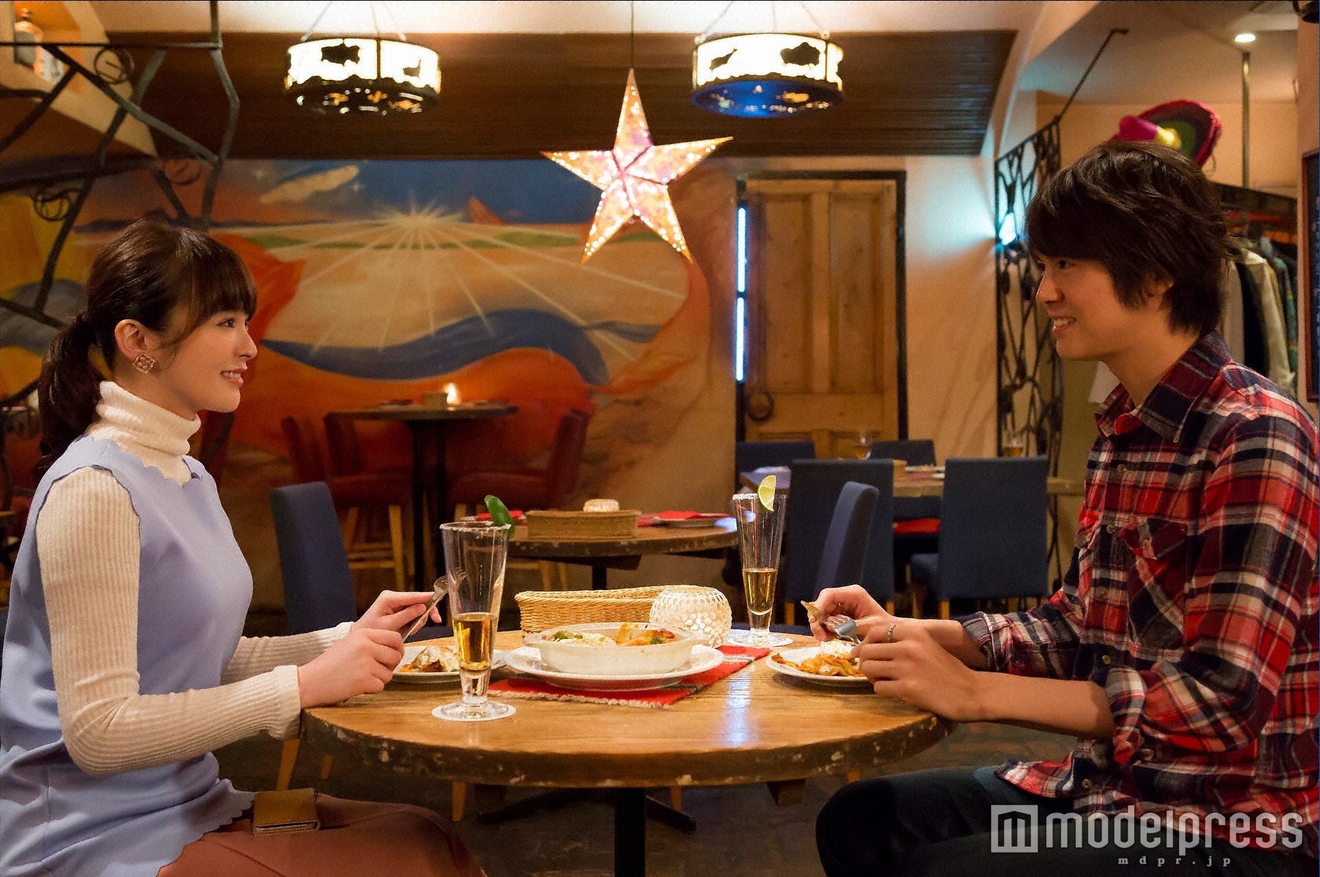 貫地谷しほり、浦井健治（C）峰なゆか／ドラマ「女くどき飯 Season2」製作委員会・MBS