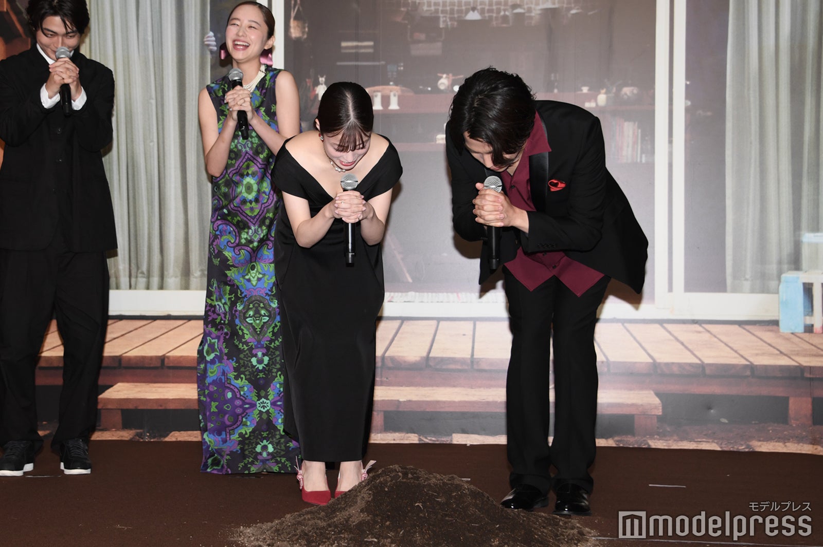 橋本環奈＆ジャニーズWEST重岡大毅らお台場に集結 ドッキリ予想外れる＜禁じられた遊び＞