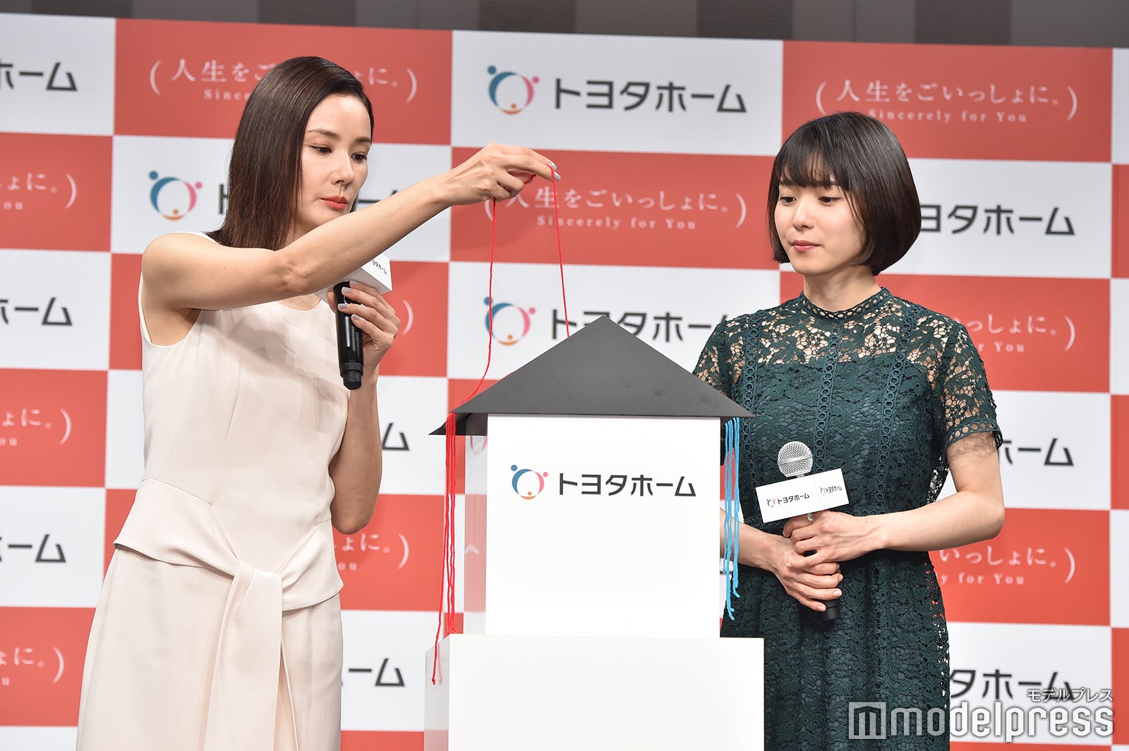 吉田羊、松岡茉優（C）モデルプレス