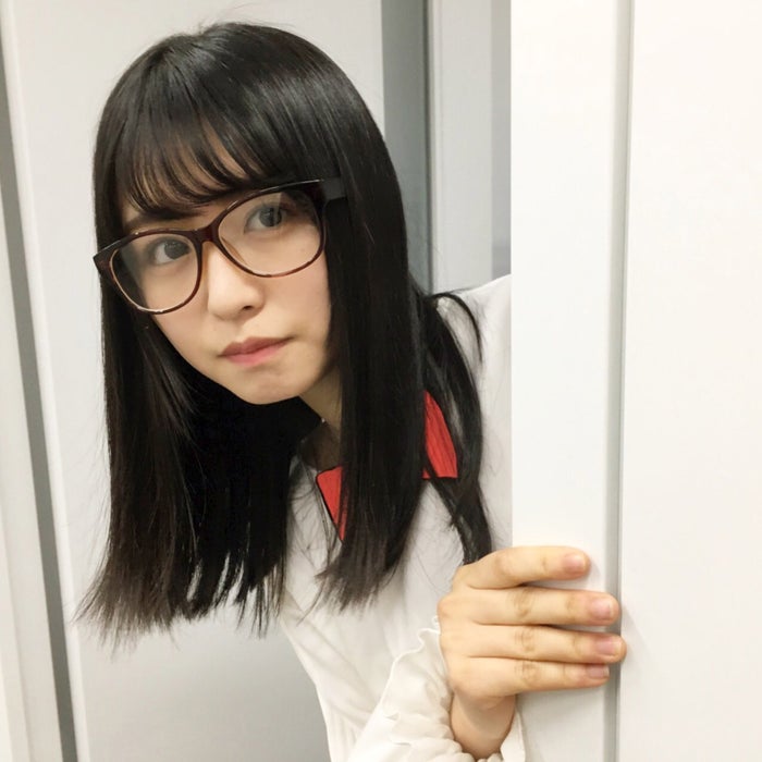 欅坂46長濱ねる ひょっこりはん モノマネに かわいいの極み メガネ姿 最高かよ モデルプレス