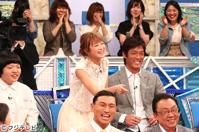 鈴木奈々(中央)/(C)フジテレビ