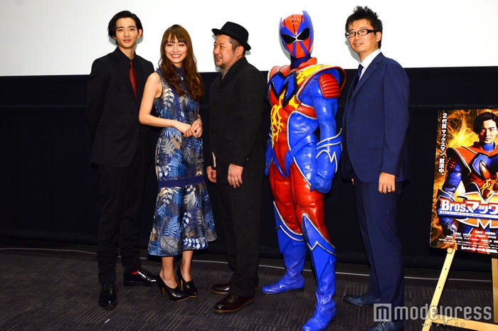 (左から)竜星涼、内田理央、ケンドーコバヤシ、マックスマン、増田哲英監督(C)モデルプレス
