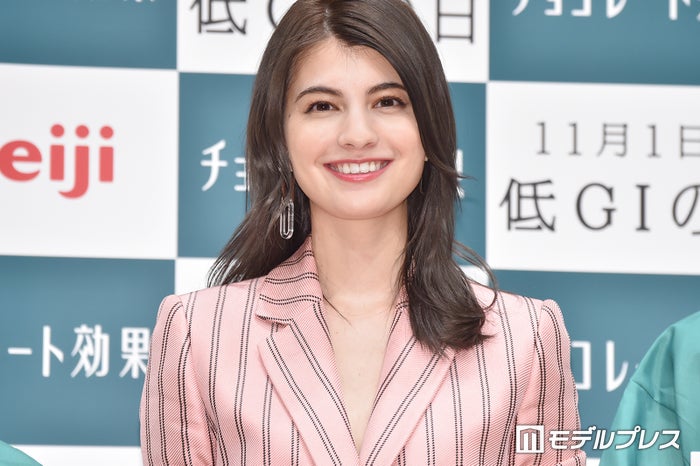 マギー、髪色チェンジに絶賛の声「真似したい」「かっこいい」