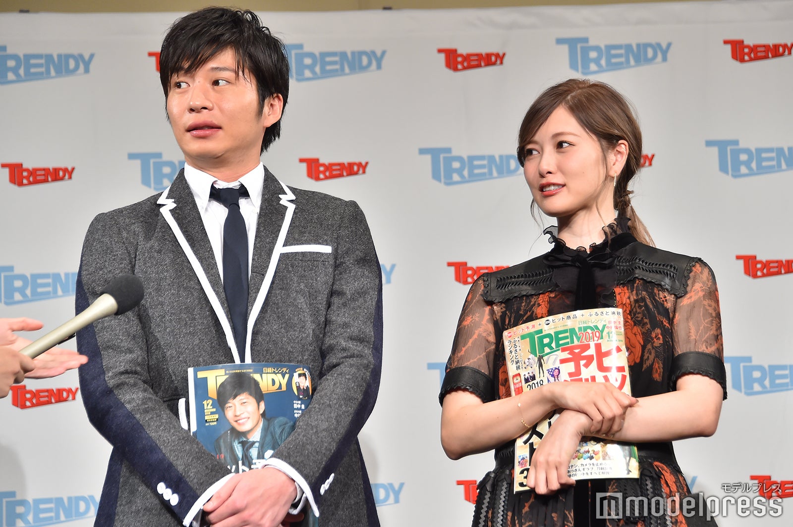 田中圭、白石麻衣 （C）モデルプレス