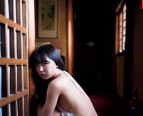 NMB48白間美瑠、美背中を大胆解放 妖艶な色気にドキッ