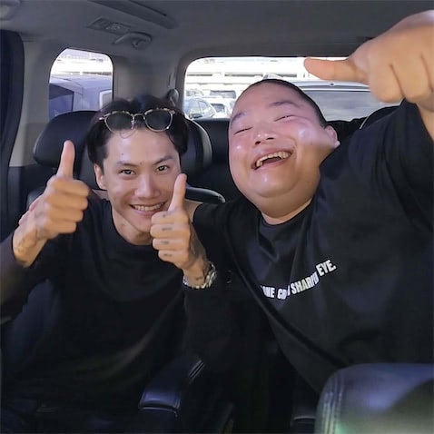 富栄ドラム、『VIVANT』チョッキーを成田空港でお出迎え「ナイスツーショット」「大好きな2人」