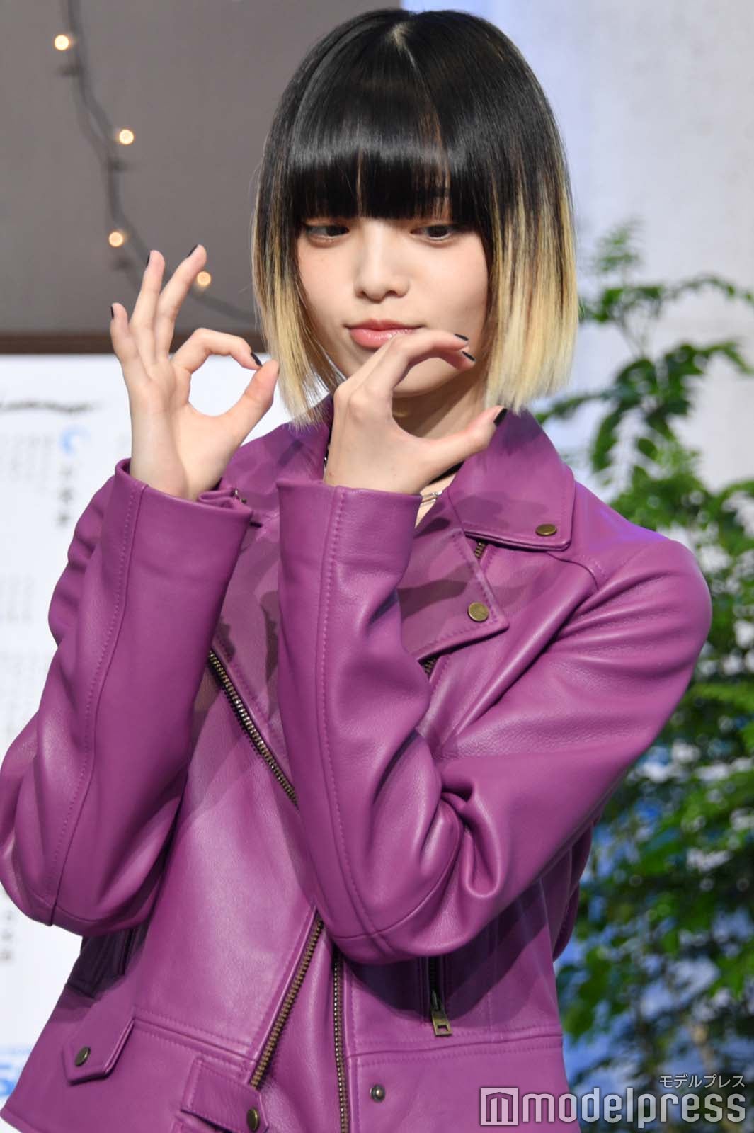 “6C（六本木クラス）ポーズ”を決める平手友梨奈 （C）モデルプレス