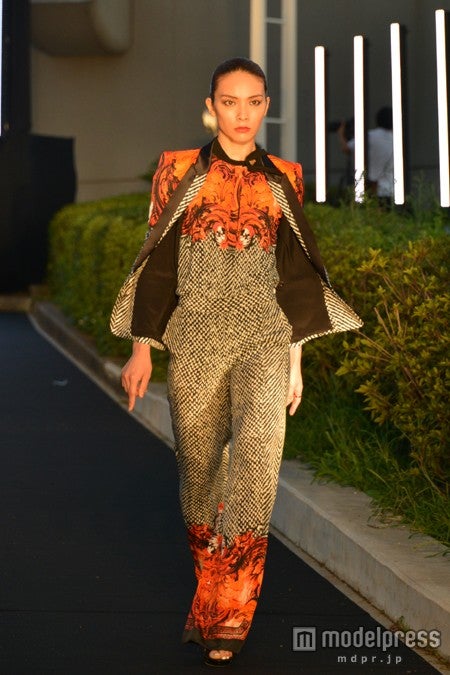 「a-nation&GirlsAward lsland collection」の「Numero TOKYO」ステージに登場した秋元才加